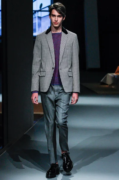 Look 32